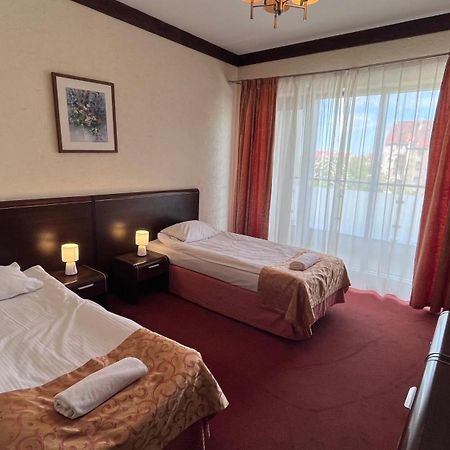 Neptun Hotel Легница Екстериор снимка