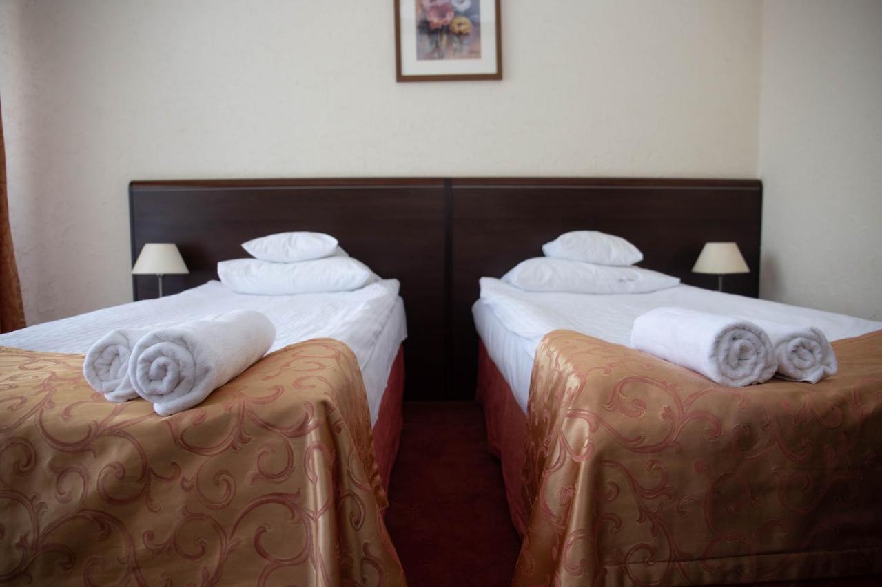 Neptun Hotel Легница Екстериор снимка